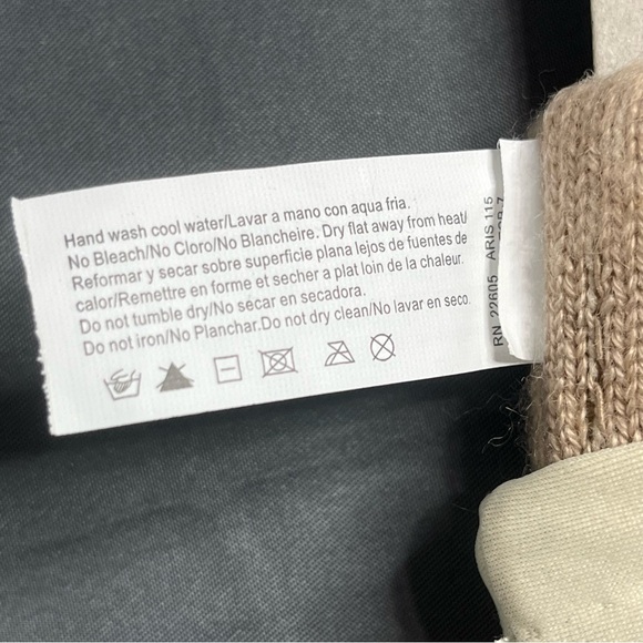 Isotoner Classics Gloves NEW BOX Leather Trim Oyster White Cosplay Costume Money - Picture 5 of 10